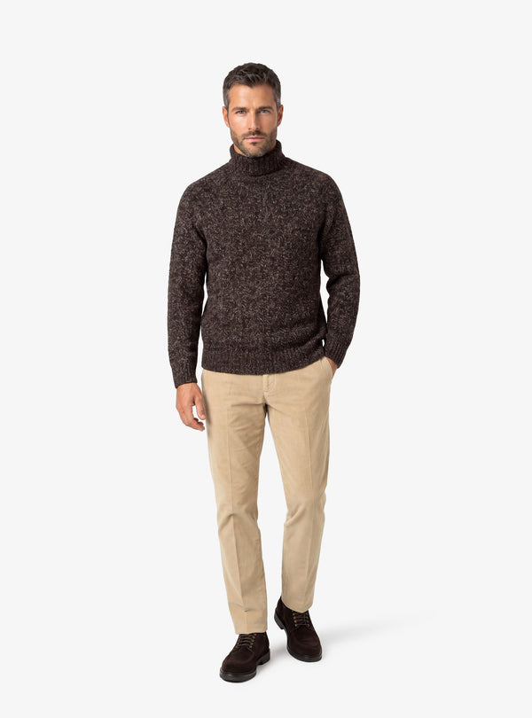 Maglia collo alto treccia uomo disponibile nei colori cotto e moro – MORO